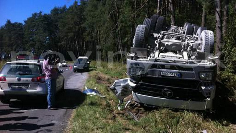 Malacky_nehoda_vodič nákladiaku_Mercedes